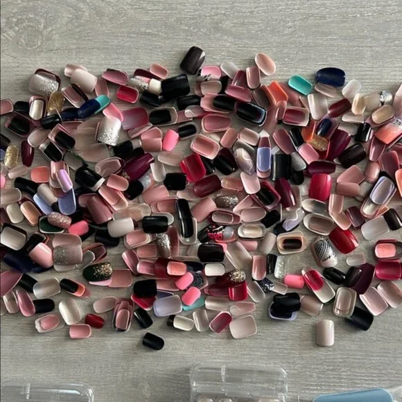 Kiss Brand - Bundle of Press on Nails - Mixed sizes/colors (not full sets) - Picture 3 of 10